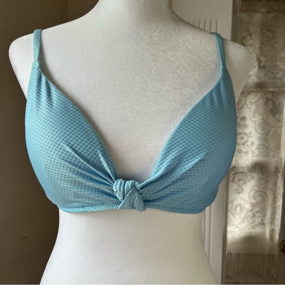 Shade & Shore knot front textured triangle bikini top 36B light blue - Picture 3 of 11